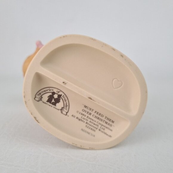 Memories Of Yesterday 522406 Must Feed Them Over Christmas Porcelain Figurine - Picture 5 of 6